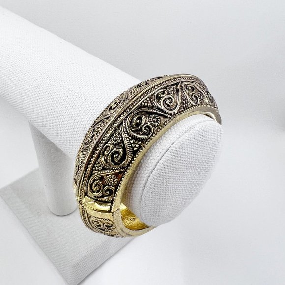 Beautiful Antiqued Gold Tone Hinged Filigree Bangle Bracelet - Picture 3 of 8